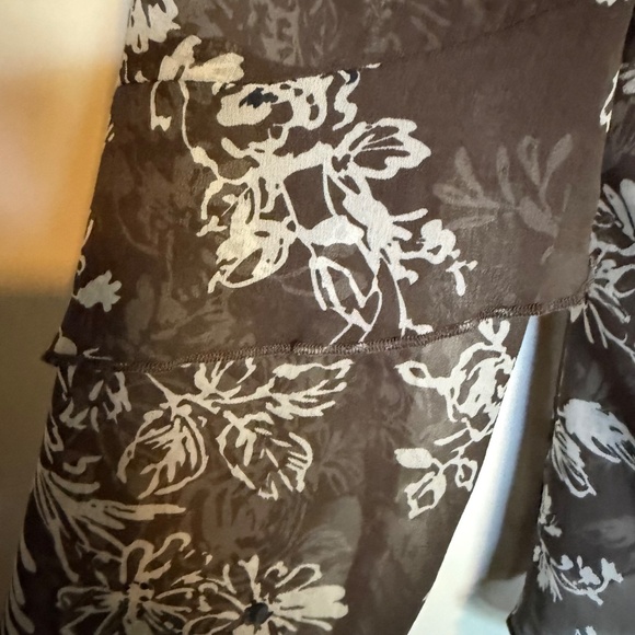 Tyler Boe 100% Silk Floral Blouse Ruffled Size‎ 6 - Picture 4 of 13